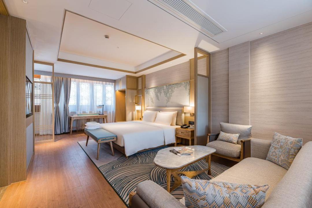 Atour S Baoshan Gucun Park Hotel